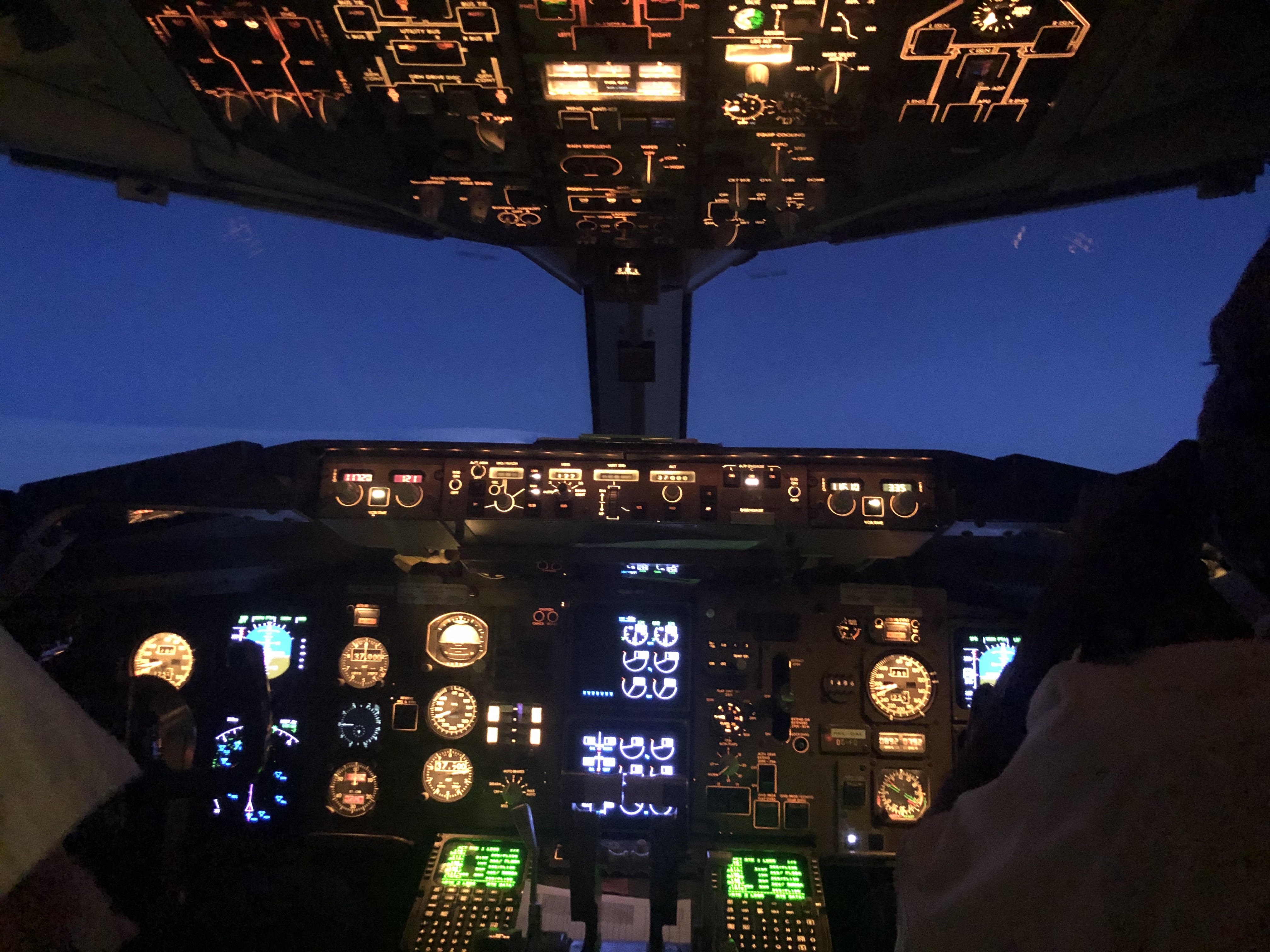767CockpitNight